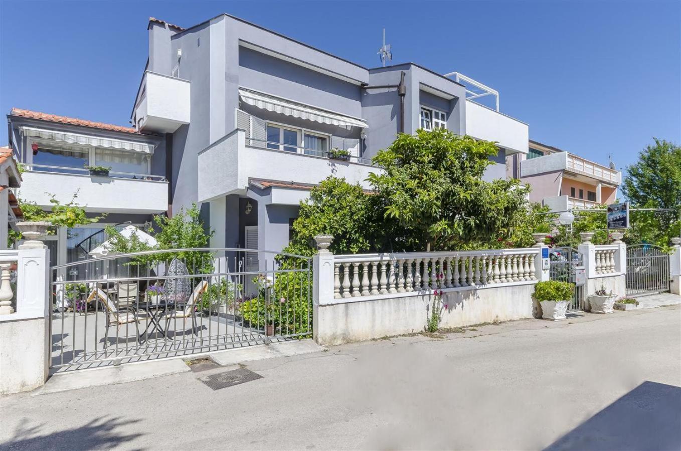 Apartments Keran - By Suites Living Vodice Bagian luar foto